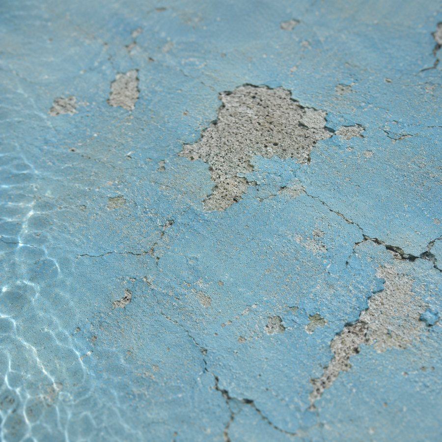 Cracking or spalling